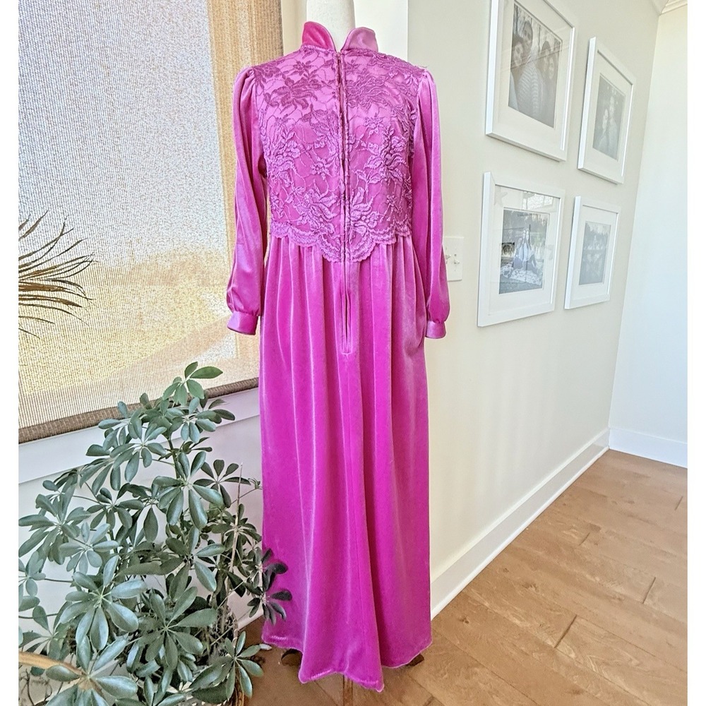 Samye Velour House Coat Hostess Robe M Fuchsia‎ Lace Vintage USA Velvet Lace